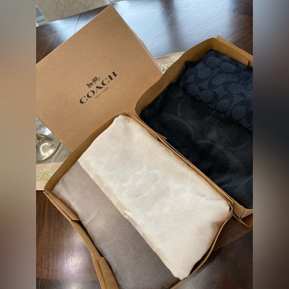 COACH Scarf Lot. - Picture 2 of 7